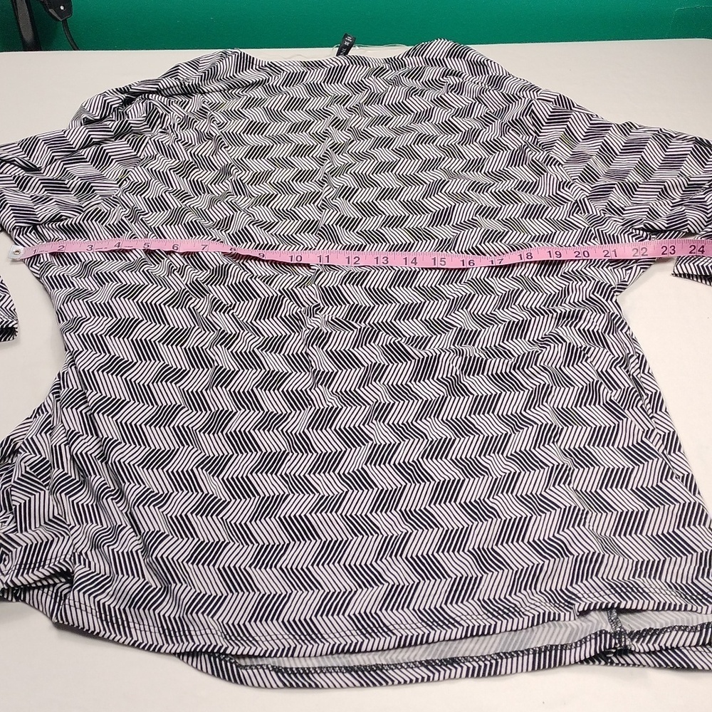 NWT Massini Black and White Chevron Blouse Size 3X - Picture 8 of 8